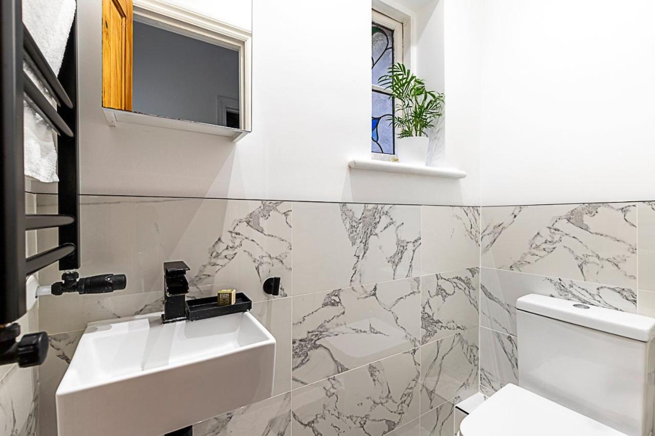 Stylish Hideaway Flat At Milton Park Highgate Appartamento